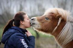 Kusje: kusje is dat je paard je een kusje geeft!