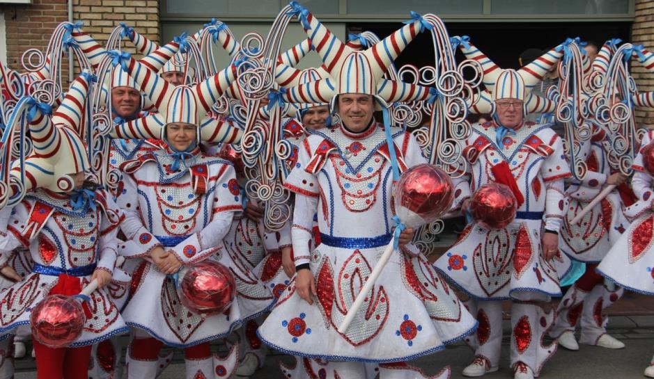 ZONDAG 31 MAART Programma: We verzamelen om 13u15 in atelier Bitterzoetlaan. We rijden naar Poperinge waar we de 53 ste Keikoppencarnavalstoet bijwonen.