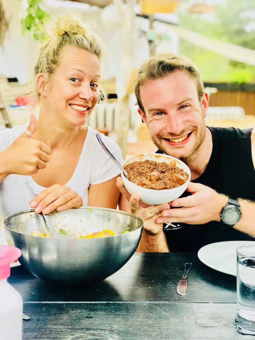 KOKEN & CO We gaan samen heerlijk en gezond koken. Je mag helpen bij het maken van het ontbijt, de lunch en/of het diner. In overleg met allen kun je een keuze maken voor wat je het leukst lijkt.