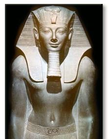 De piramide van Pepi 2 Farao Pepi 2 Piramides werden kleiner, maar kregen meer tempels Pepi werd