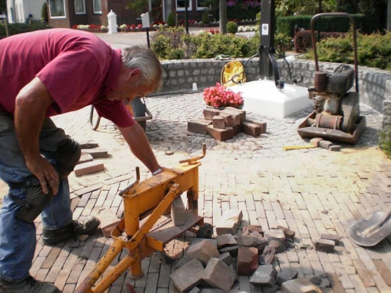 Jan woor eine goaje Jan Meuwissen bezig met zijn vrijwilligerswerk De volgende werkzaamheden werden uitgevoerd: - De