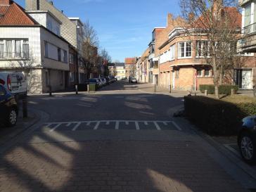 CP10 Kruispunt Stenenstraat Zwaluwenstraat Kruispunt voorrang van rechts: *met matige snelheid naderen zodat zonder gevaar voorrang kan worden