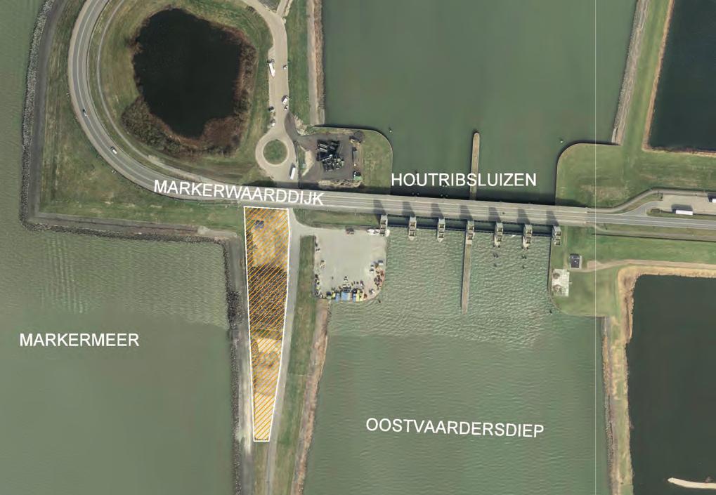 Strekdam van de Markerwaarddijk Bij deze dijk wordt door een ondernemer momenteel gewerkt aan de realisatie van een camperterrein in combinatie met een watersportvoorziening.