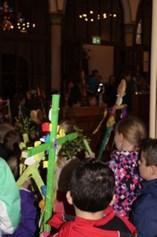 Nieuws van de Emmaüsparochie Palm Pasen lopen in de Onze Lieve Vrouwe kerk voor kinderen: loop je mee? Op 9 april in de viering van 10.00 uur.! BRENG JE VERSIERDE PALMPAASSTOK MEE!