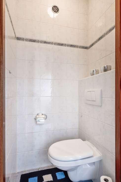 Toilet vloer: wanden: plafond: diversen: -