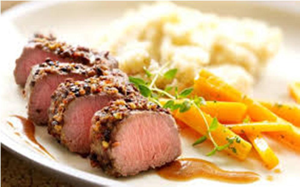 Lamsfilet in rode port en aardappel/knolselderijpurée VOOR 10 PERSONEN Recept lamsfilet 1 el olijfolie 2 tl worcestersaus 1500 gram lamsfilet boter takje rozemarijn teentje knoflook rode port