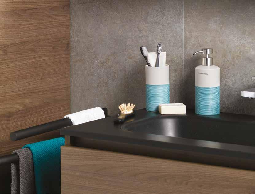Geef uw badkamer kleur! Breng sfeer en kleur in uw badkamer. Artikelen als zeeppompjes, toiletborstelhouders en afvalemmertjes zijn onmisbaar in iedere badkamer.