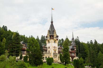 Dag 2: Bucharest Sinaia Busteni - Brasov Na het ontbijt pakt u de koffers in: we gaan naar