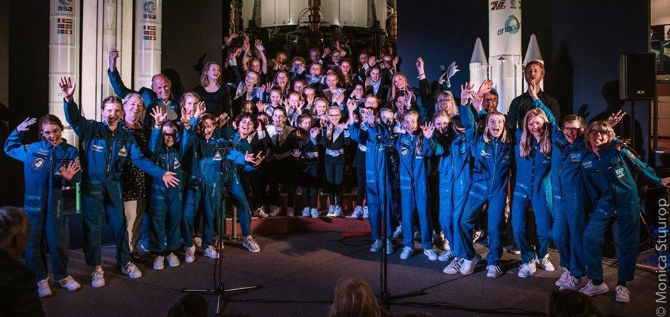 7 april: een aantal koorleden zingt mee in Vleuten bij een popconcert van Harmonie orkest Vleuten. Mei 2018 10 mei voorstelling Roltrap naar de maan Kinderkleynkoor bij Space Expo.