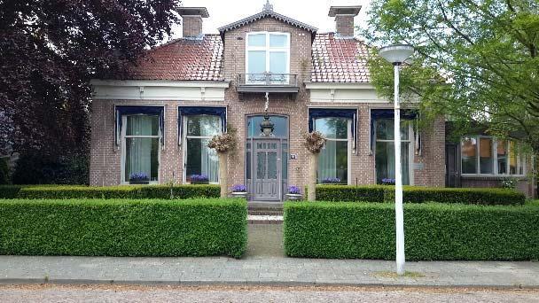 PLAATS Burgum TYPOLOGIE/ HISTORISCHE FUNCTIE Rentenierswoning ADRES Lageweg 54 HUIDIGE FUNCTIE Woning POSTCODE 9251JX ARCHITECT NAAM MIP CODE BOUWJAAR 189 AANDUIDING IN BESTEMMINGSPLAN