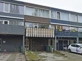 Beschrijving de drive-in tussenwoning met inpandige garage, ondergrond, erf en tuin plaatselijk bekend Kervelstraat 3 te 7322 PT Apeldoorn Veilinginfo Status Gegund Veiling Oost dinsdag 19 februari