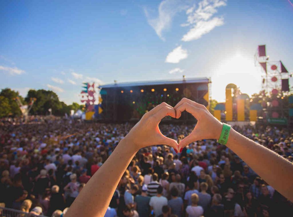 Oplossing: Zoek de 7 verschillen... Zomerparkfeesten 2016 Wat was het druk!