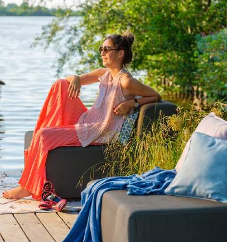 De outdoor sofa is een ware blikvanger op ieder terras en wordt exclusief door Outdoor Lifestyle in Nederland ontworpen, geproduceerd en geleverd.
