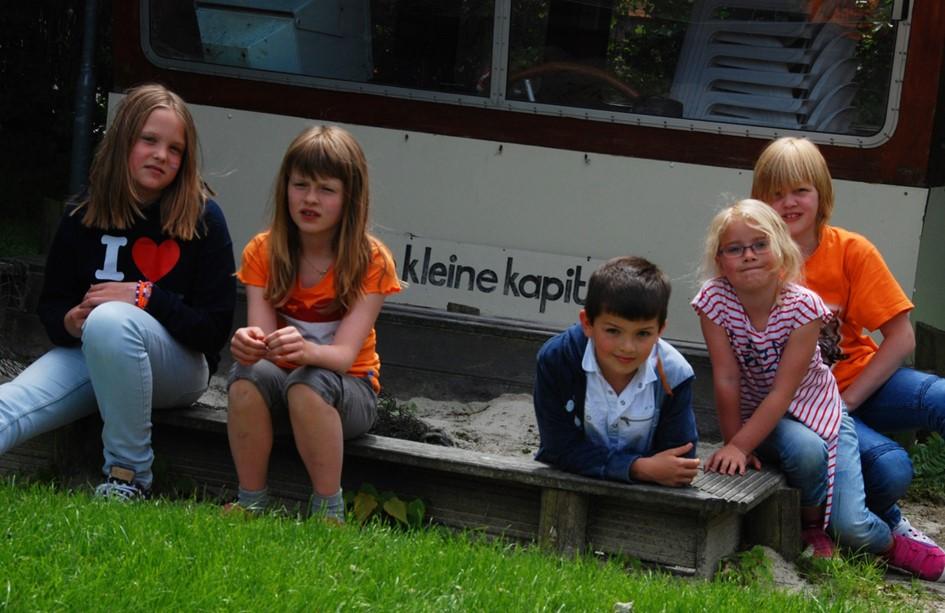 Ouders Bij het overdragen van de doordeweekse verzorging en opvoeding aan het internaat is het van belang voor het kind dat er tussen team en ouders wordt gewerkt aan een goede samenwerkingsrelatie.