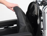 5.8 Gebruik en functiemogelijkheden van de rug van de rolstoel Verwijder de zitting en rugbekleding Op uw rolstoel heft u de mogelijkheid om de zitting en de rugbekleding te verwijderen.