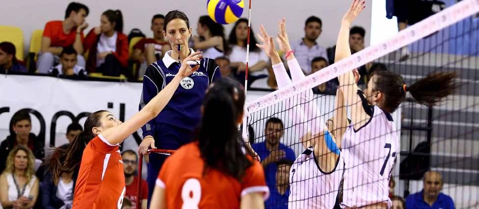 Jaarverslag 2018 De officials spelen een belangrijke rol in het volleybalspel. Zonder scheidsrechters zouden er geen volleybalwedstrijden kunnen plaatsvinden.