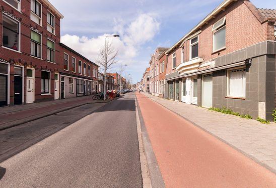 De monumentale Zijlpoort met stadswal, restaurant de Poort en Lot & de Walvis bevinden zich vlakbij de woning. Het historische centrum van Leiden bevindt zich op loopafstand!