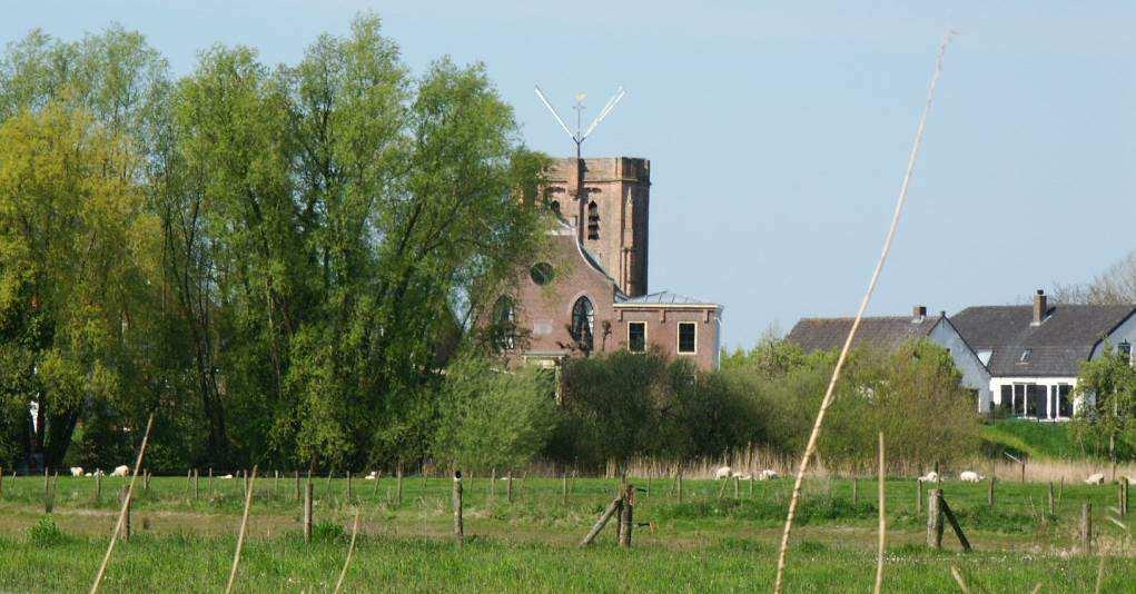 De (scheve) kerktoren van Acquoy in de