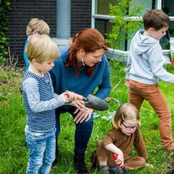 1 Stichting Kinderopvang Oegstgeest 1.1 Organisatie Stichting Kinderopvang Oegstgeest is de grootste aanbieder van kinderopvang in de gemeente Oegstgeest en verzorgt de opvang van circa 1.