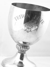 Tritonbeker De Tritonbeker is een jaarlijkse wisselprijs voor de vereniging waarvan de roeiers en roeisters de beste
