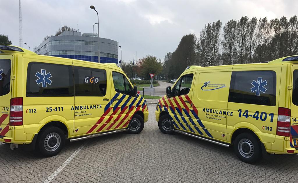 Samenwerking Gooi en Vechtstreek & Flevoland Eind 2017 werd de samenwerkingsovereenkomst getekend tussen de RAV s en kwamen beide ambulancediensten te staan onder één directeur.