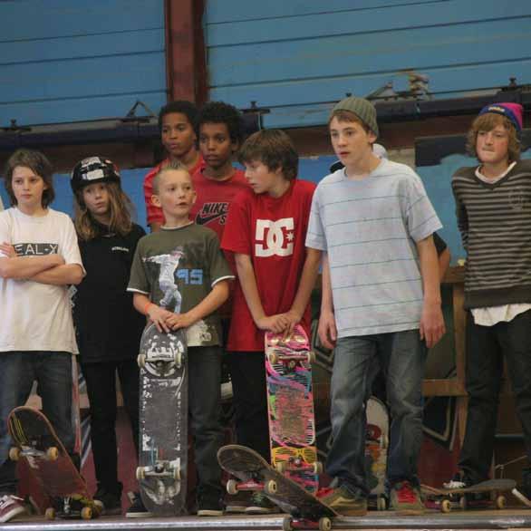 Don, 8 jaar... een indoor skatepark leuk is en handig. Micky, 12 jaar... het anders harstikke kut is :) Lindsay, 13 jaar.
