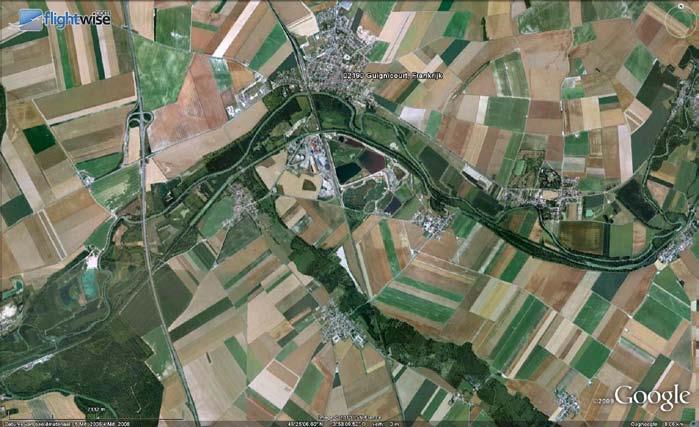 L Aisne bij Guignicourt op 8 km hoogte Het meest in het oog lopende verschil is het landgebruik. Langs de Vecht ligt hoofdzakelijk weiland en zijn aanzienlijke delen bebost.
