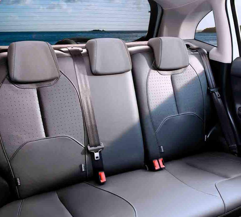 COMFORT OOK OP LANGE RITTEN De Citroën C3 biedt meer dan voldoende ruimte voor vijf volwassenen.