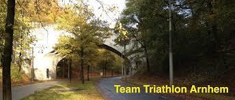 Deelnemersinformatie Team Triathlon Arnhem Zondag 28 april 2019 Inhoud Introductie (blz. 3) Bereikbaarheid (blz. 4) Aanmelden (blz.