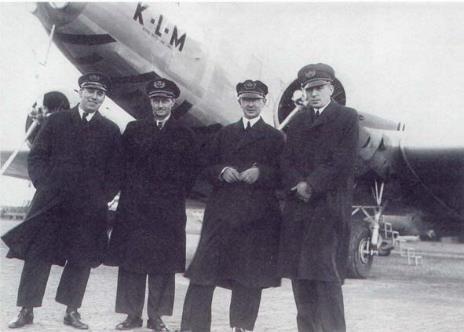 De Uiver vertrok op 19-10-1934 uit Londen en vloog via Rome-Aleppo-Bagdad-Calcutta-Rangoon-Batavia richting Australië.