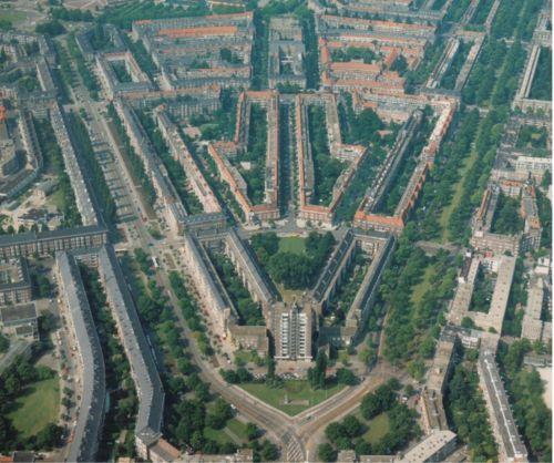 BIJZONDERHEDEN - Gerenoveerd trappenhuis - Zonnig vergund dakterras - Actieve en financieel gezonde VvE - Houten vloer door het gehele appartement - Compleet en hoogwaardig gerenoveerd in 2009 - Pand