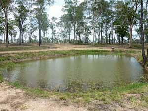 Twee kleine, telkens bestaande uit vier bakken met elk een waterinhoud van 0,4 m 3 en een groot systeem bestaande uit vier bakken van elk 1,6 m 3.