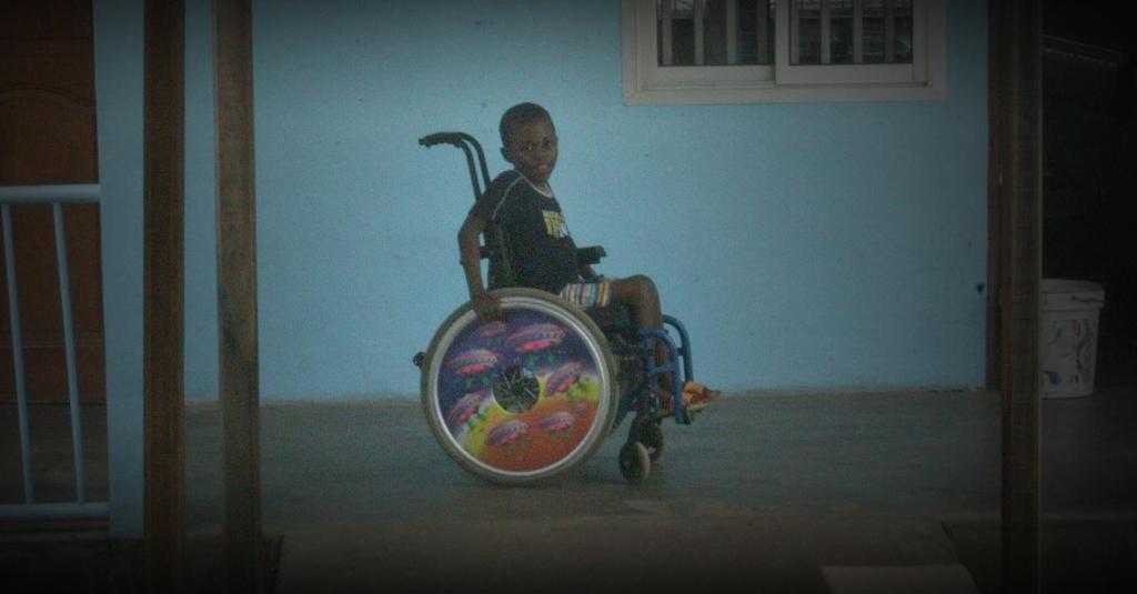 kinderen met een handicap zoals Rose Betsy. Gehandicapte kinderen komen in de gezondheidszorg in Afrikaanse landen nauwelijks aan bod.