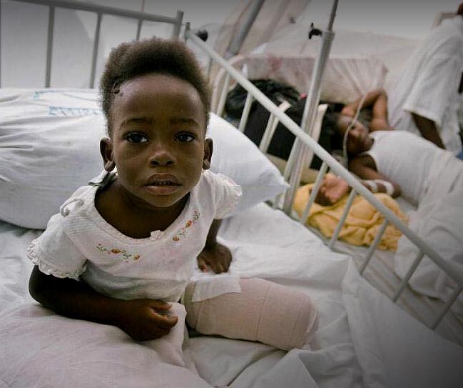 Foto 3 Desiree krijgt alle zorg die zij nodig heeft TOEGANG TOT BEENPROTHESES Miljoenen Afrikaanse kinderen verliezen hun ledematen door ziektes, onbehandelde infecties, ongelukken en oorlog.