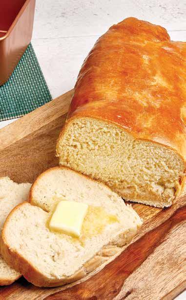 WIT BROOD WIT BROOD maakt 1 brood 2 diepgevroren brooddegen, ontdooid ½ reep boter, gesmolten 1. Leg het deeg in een vorm. 2. Dek af met een vochtige theedoek en plaats deze in de Power AirFryer Multi-Function.