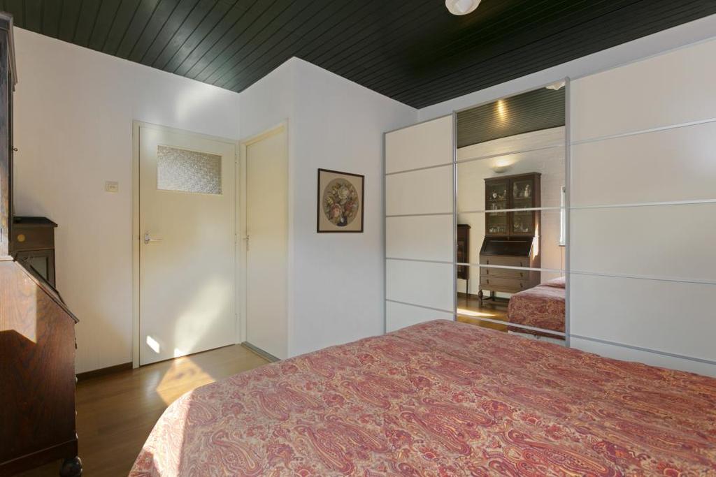 badkamer, 2 slaapkamers van ca 7m² met parketvloer, vernieuwde