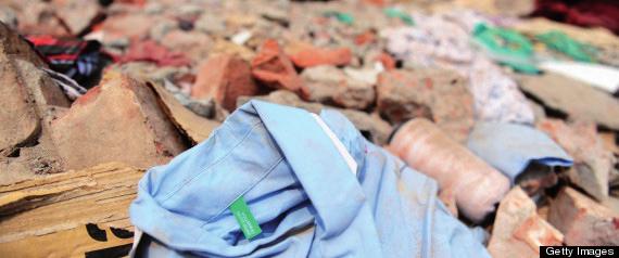 Als ze hogere lonen of betere werktijden eisen, worden ze op straat gezet. Op 24 april 2013 stortte in Dhaka, Bangladesh een grote kledingfabriek in. Er vielen 1127 doden.