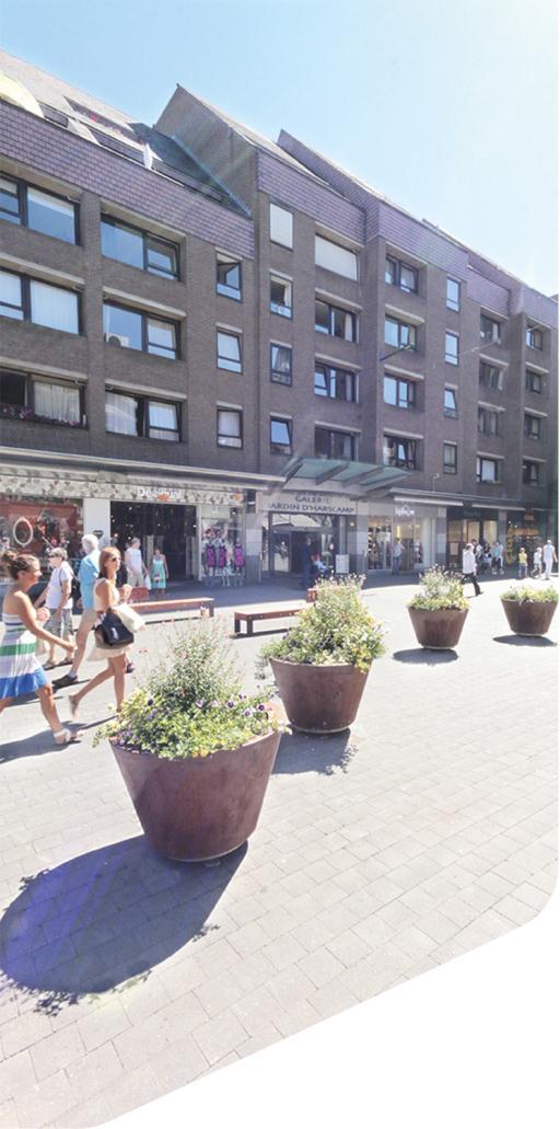 Belangrijke gebeurtenissen van 2013 Pers- verhuurd aan en Massimo analistenmeeting Dutti Aankoop van premium high street shop in binnenstad van Brugge, Verkoop van retailpark en vier winkelpanden