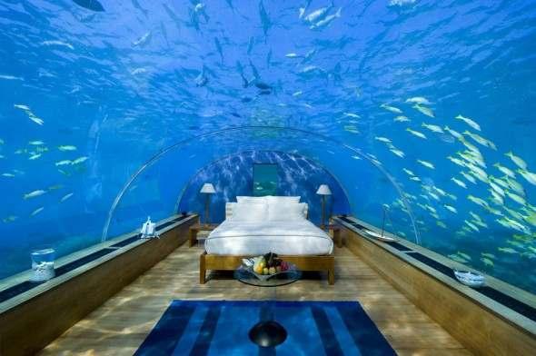 De slaapkamer onder water Het Conrad Maladives Hotel opende 5 jaar geleden een restaurant onder water. Dit stond uiteraard garant voor een spectaculair diner.