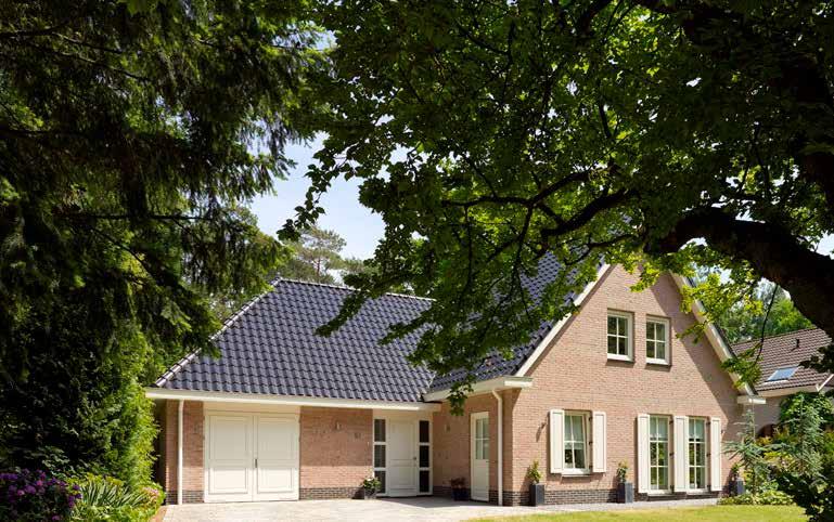 Doordat het perceel heerlijk ligt ingesloten kunt u hier in alle rust genieten. Op het perceel mag een woning worden gebouwd met een maximale inhoud van 750 m3.