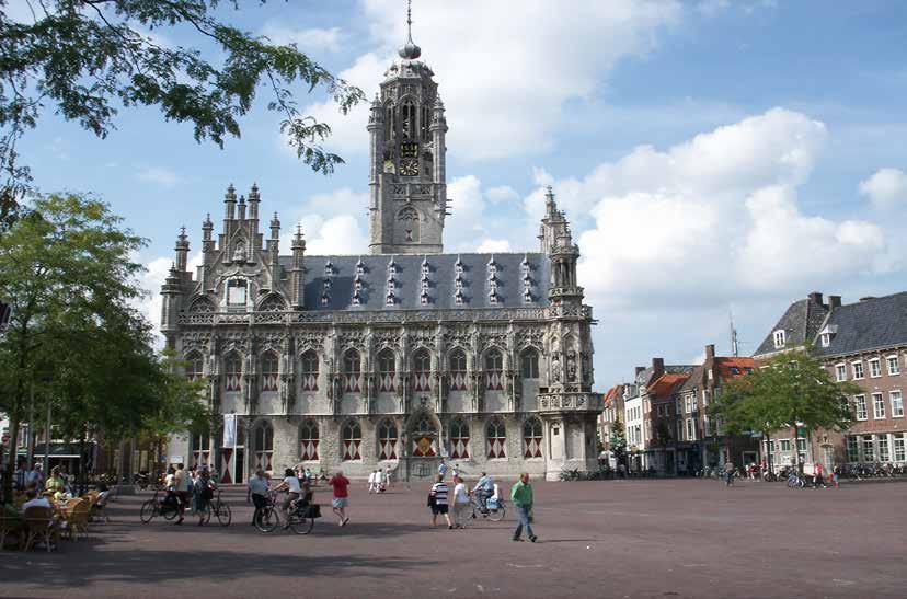 Met name op en rond de Markt vind je veel café s en restaurants waar je tot laat in de avond op het terras kunt zitten.