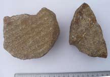 uit Geraardsbergen. Ze werd gegoten na de Romeinse invallen. Datering De meeste fragmenten van terra sigillata kunnen in de 2 de - 3 de eeuw gedateerd worden.