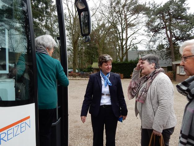 Vliegende start reiscommissie Met een super geslaagde dagtocht naar Hindeloopen heeft de reiscommissie het nieuwe reisseizoen een vliegende start gegeven.