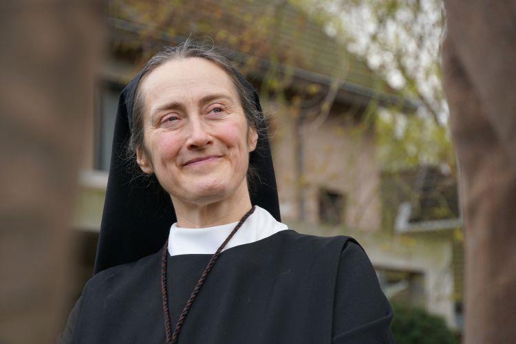 (Foto: Bisdom Breda) Zuster Martha is abdis van de Onze Lieve Vrouweabdij in Oosterhout. Zij vertelt op 16 juni in het Geloofsgesprek over de betekenis van Benedictus en het leven van de zusters.