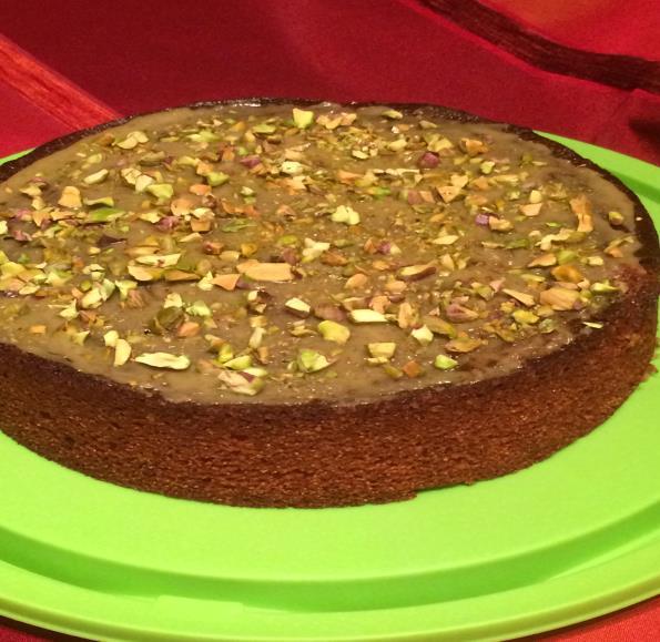 Oranjebloesem en rozemarijn Polenta cake met tijm- en sinaasappelsiroop (1) Bereidingstijd: 1 tot 2 uur Kooktijd: 1 tot 1½ uur Porties: 8 10 Dieet: Vegetarisch Ingrediënten: Voor de cake 180 ml milde