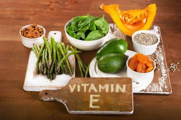 23 Vitamine E Anti-oxidatieve werking Bronnen: Zonnebloemolie Margarine Volkoren