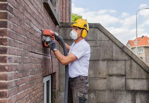 Wilt u meer informatie over voegwerk en/of voegwerk herstellen? Scheurherstel in de gevel Naast het herstellen van voegwerk zorgen wij ook voor het herstel van scheuren.