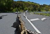 Kies uit: aardbeving berg vulkaan tsunami.