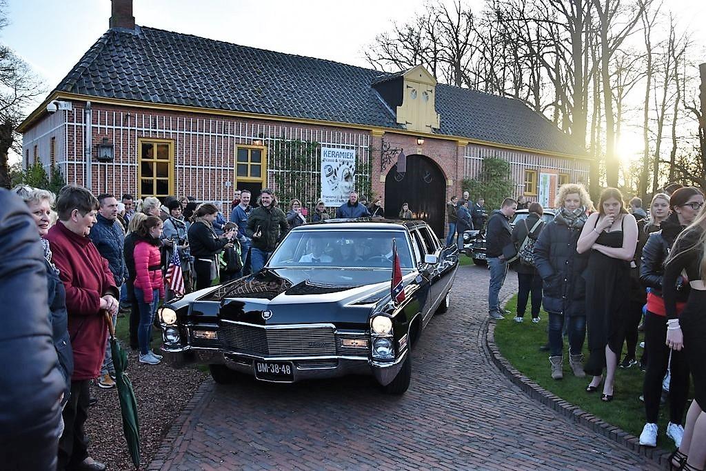 Aan het eind kregen alle kinderen een lekkere traktatie. Voor volgend jaar zijn er al ideeën om voor de grotere kinderen een soort puzzeltocht uit te zetten zodat zij ook weer mee kunnen doen.