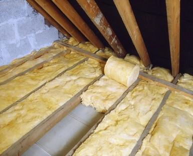 Omdat uw zolder voornamelijk wordt gebruikt als (onverwarmde) opslagruimte is het niet direct noodzakelijk om het gehele dak aan te pakken.